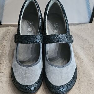 Alegria Women's Black and Gray Embossed Backl Mary Jane Wedge